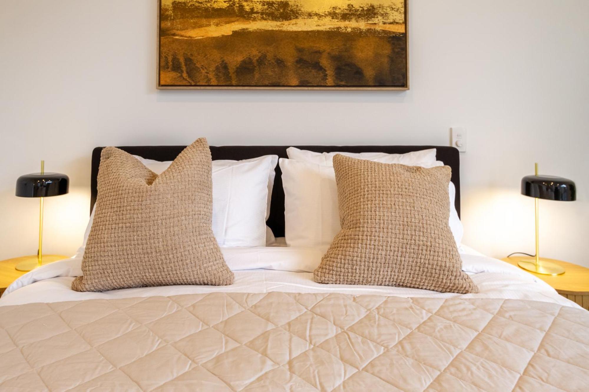 Single Level Studio, Cbd Escape: King Bed كريستتشيرش المظهر الخارجي الصورة